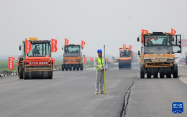 京哈高速遼寧段改擴建工程施工忙
